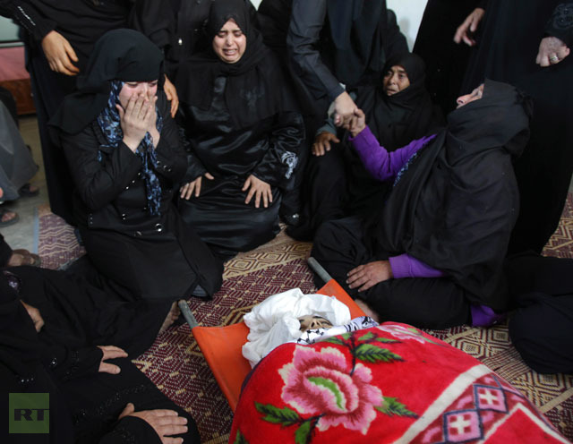 Palestinian relatives of Samaher Gdeeh mourn next to her body during her funeral in Khan Younis in the southern Gaza Strip.(Reuters / Ibraheem Abu Mustafa)